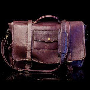 Vintage-Style Brown Leather Messenger Bag With Adjustable Strap and Buckles